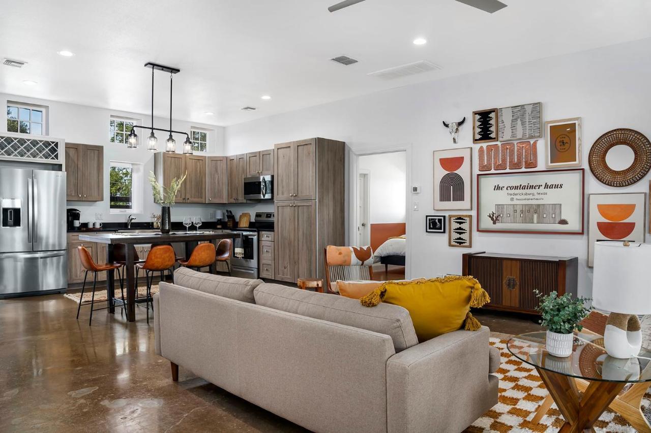 Container Haus Pet Friendly With Cowboy Pool Holiday home Fredericksburg
