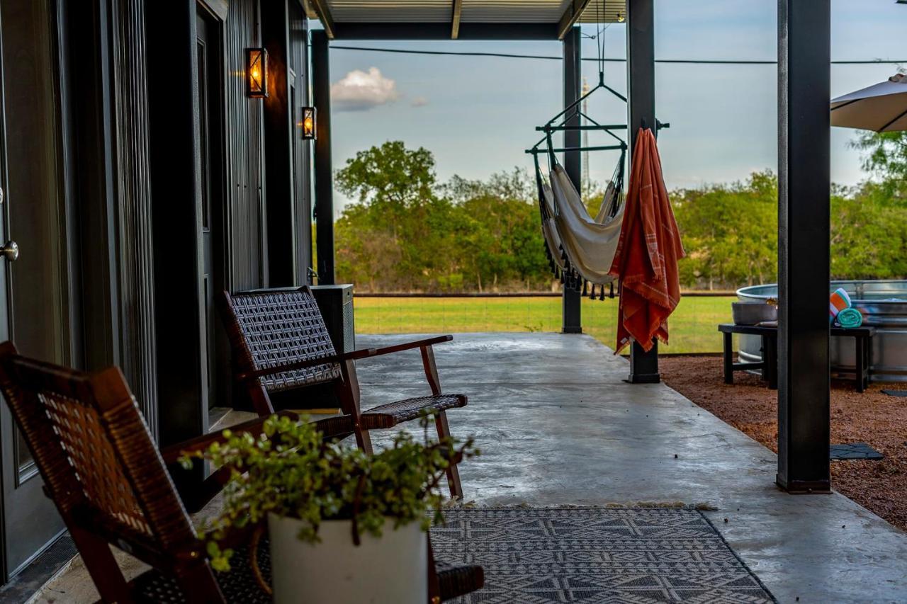 Container Haus Pet Friendly With Cowboy Pool Holiday home Fredericksburg