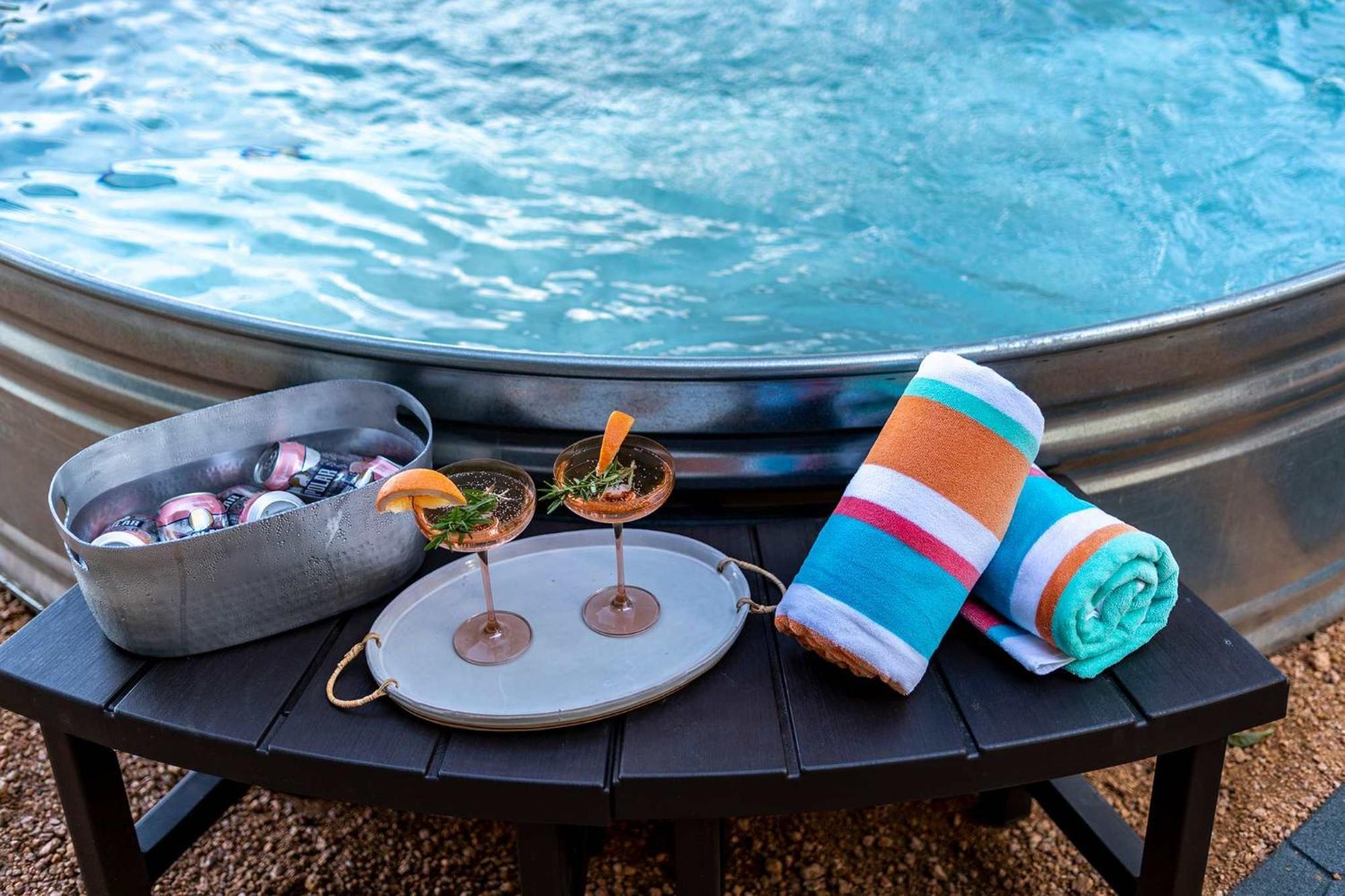 Container Haus Pet Friendly With Cowboy Pool Holiday home Fredericksburg