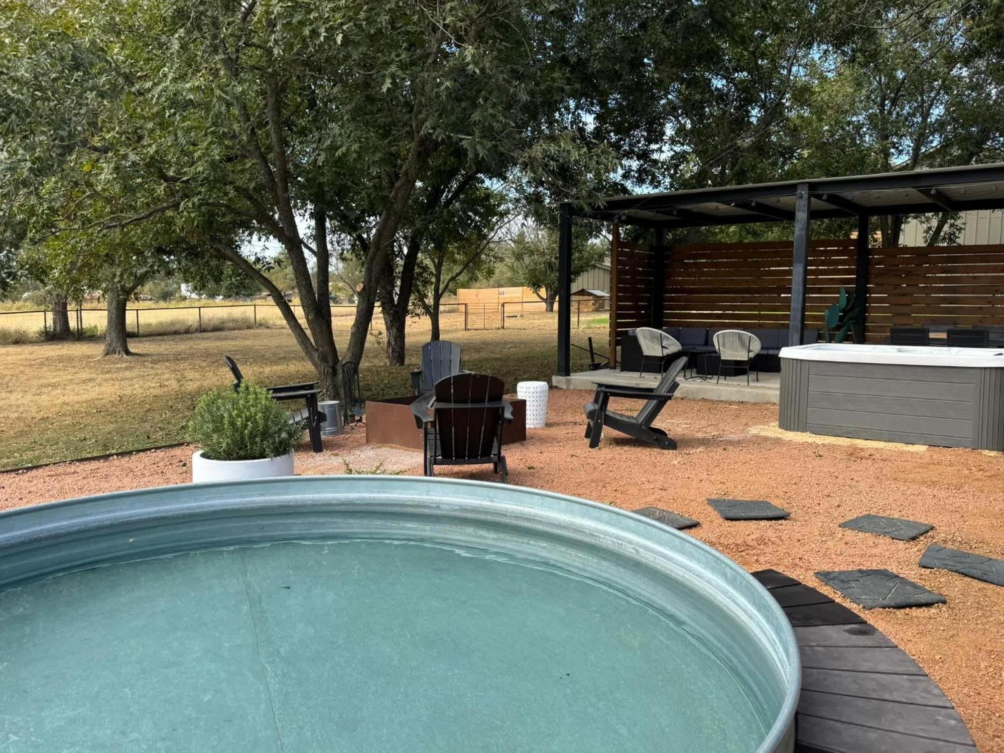 Container Haus Pet Friendly With Cowboy Pool Fredericksburg